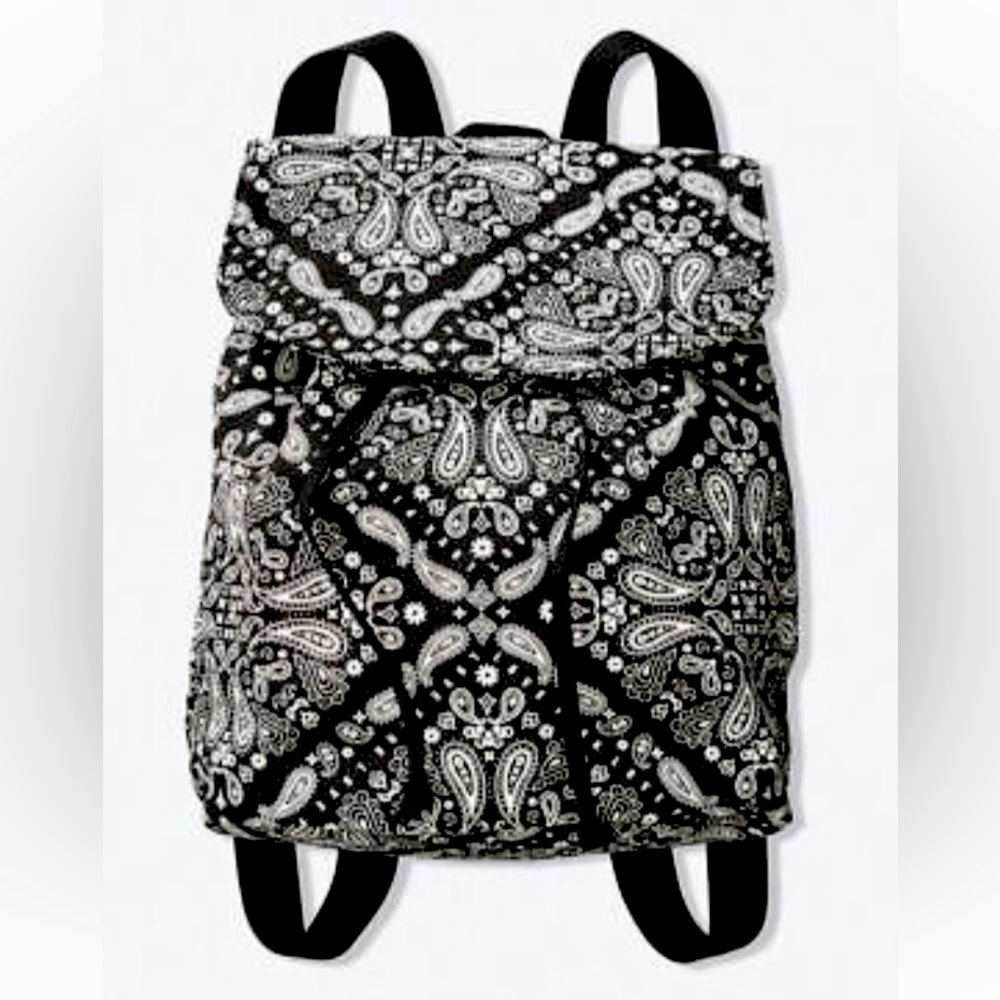 Love pink backpack 🖤